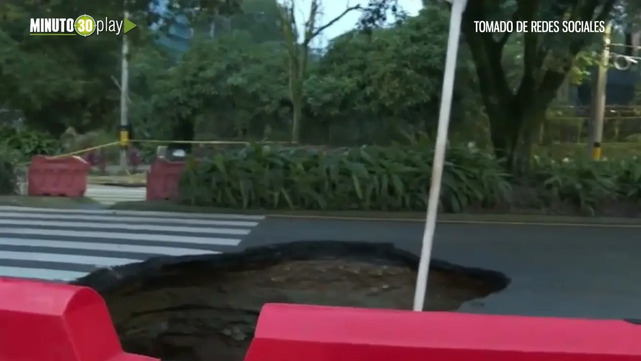 ¡Gigantesca! Así se ve la socavación en la Avenida de El Poblado provocada por la quebrada La Presidenta