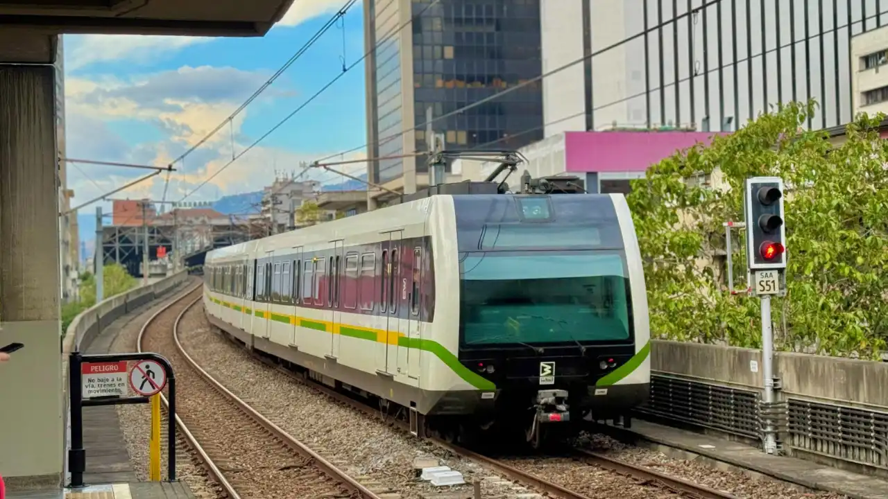 ¡Pasaje asegurado! Recargas del Metro impulsan a miles de estudiantes en Medellín