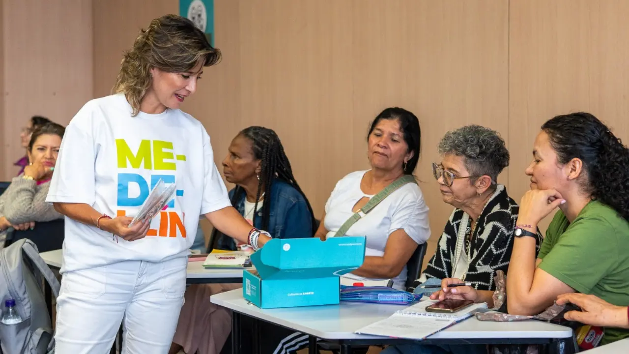Medellín abre tres nuevos Círculos de Cuidado para apoyar a mujeres cuidadoras