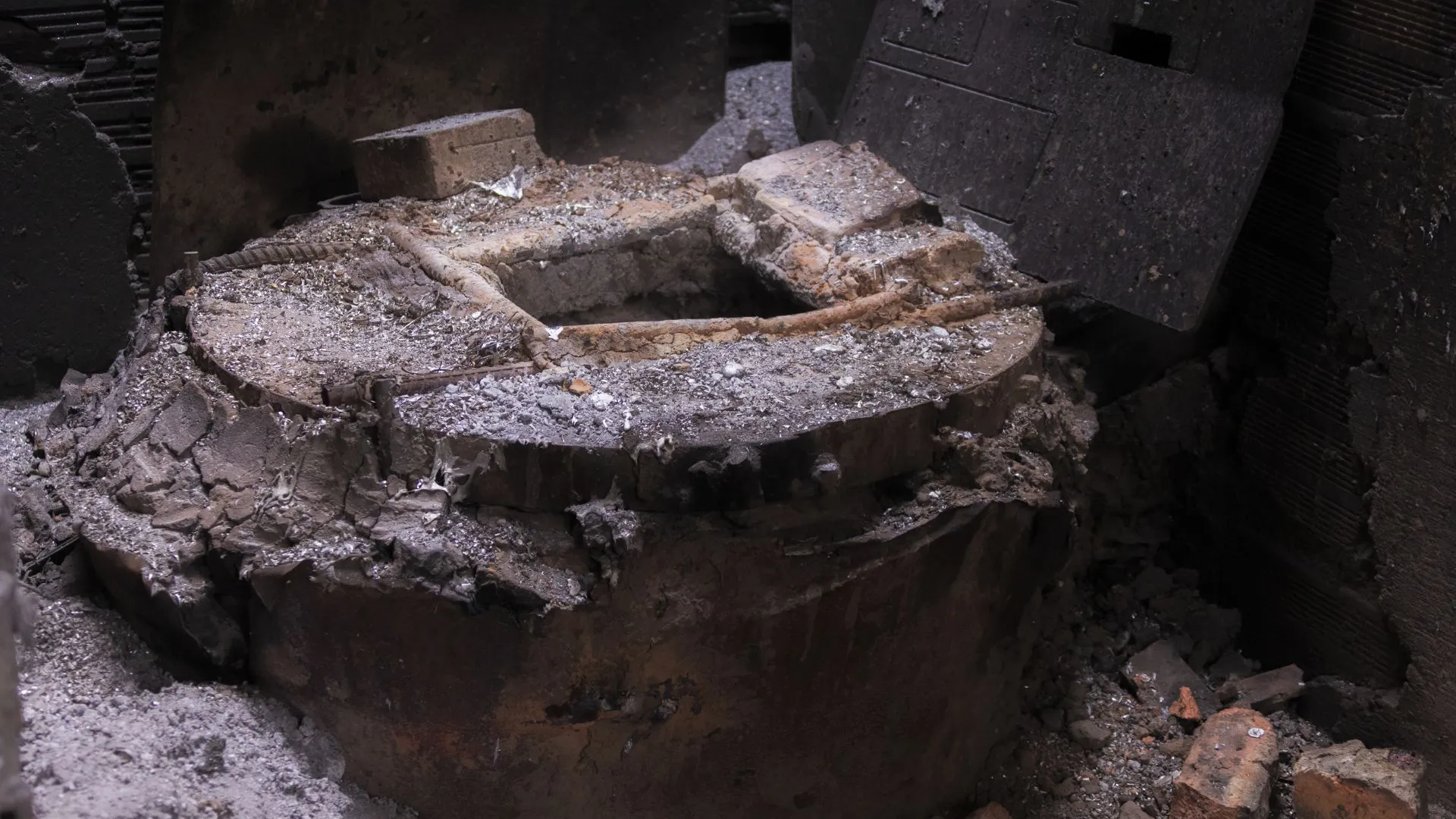 ¡Peligro en el aire! Intervienen hornos ilegales que emitían humos irritantes y sustancias químicas en Bogotá