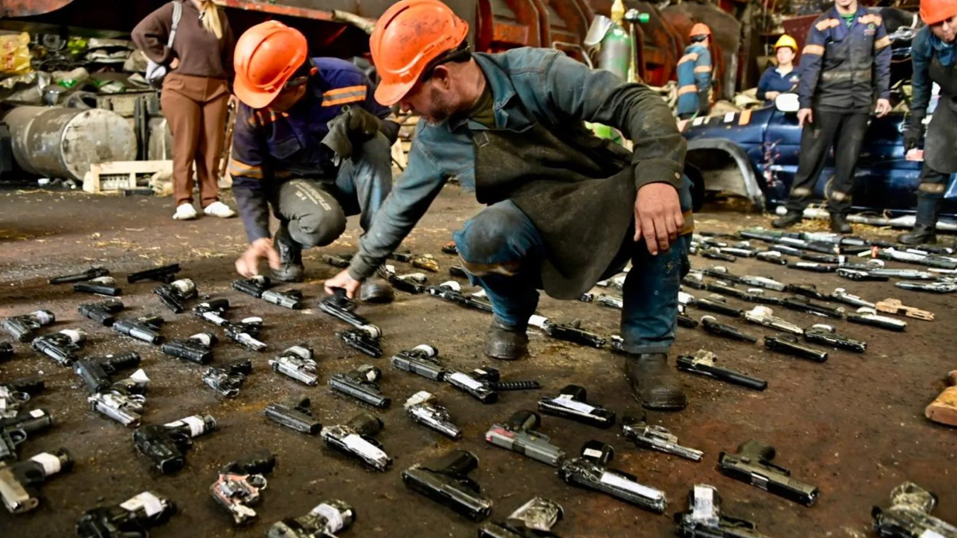 ¡Kennedy, Bosa y Engativá bajo la lupa! Bogotá destruye toneladas de armas incautadas en puntos críticos