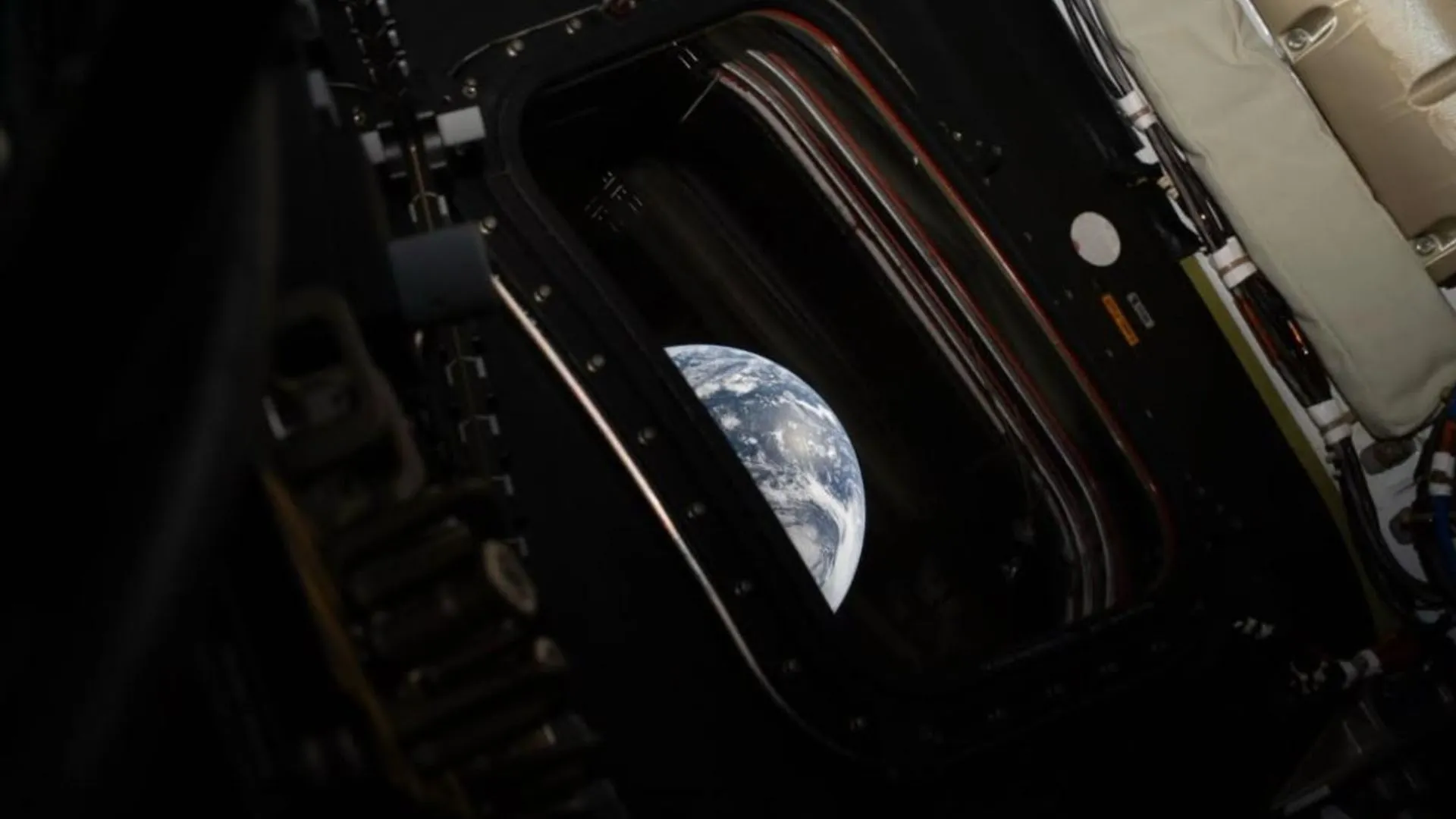 ¡Histórico! Astronautas de Artemis II capturan las primeras imágenes de la Tierra rumbo a la Luna