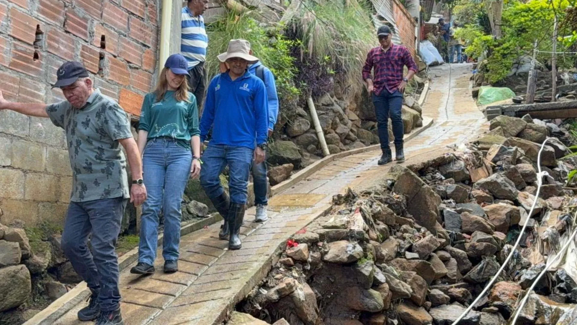 Manrique bajo intervención: avanzan remoción de escombros y evacuaciones preventivas tras lluvias