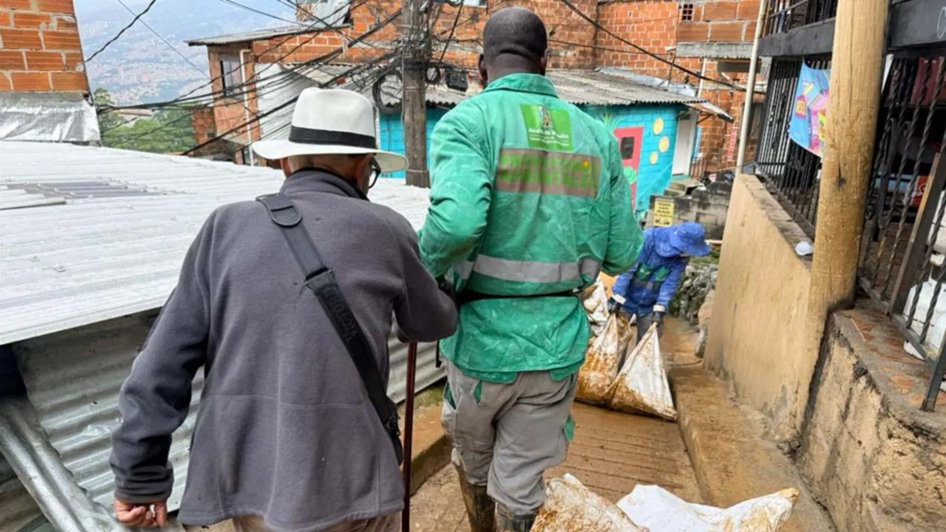 Manrique bajo intervención: avanzan remoción de escombros y evacuaciones preventivas tras lluvias