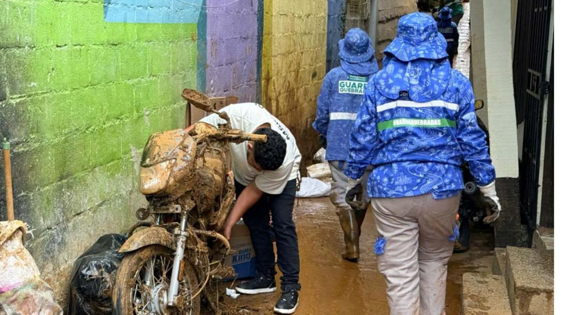 Manrique bajo intervención: avanzan remoción de escombros y evacuaciones preventivas tras lluvias