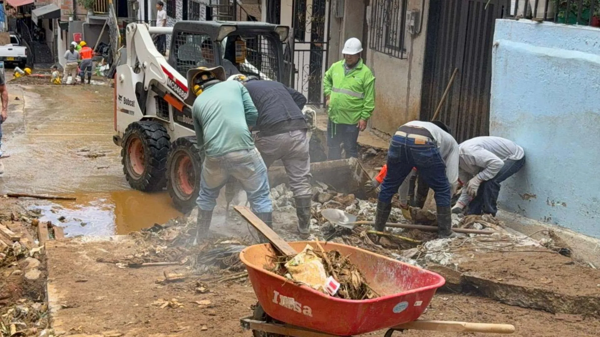 Manrique bajo intervención: avanzan remoción de escombros y evacuaciones preventivas tras lluvias