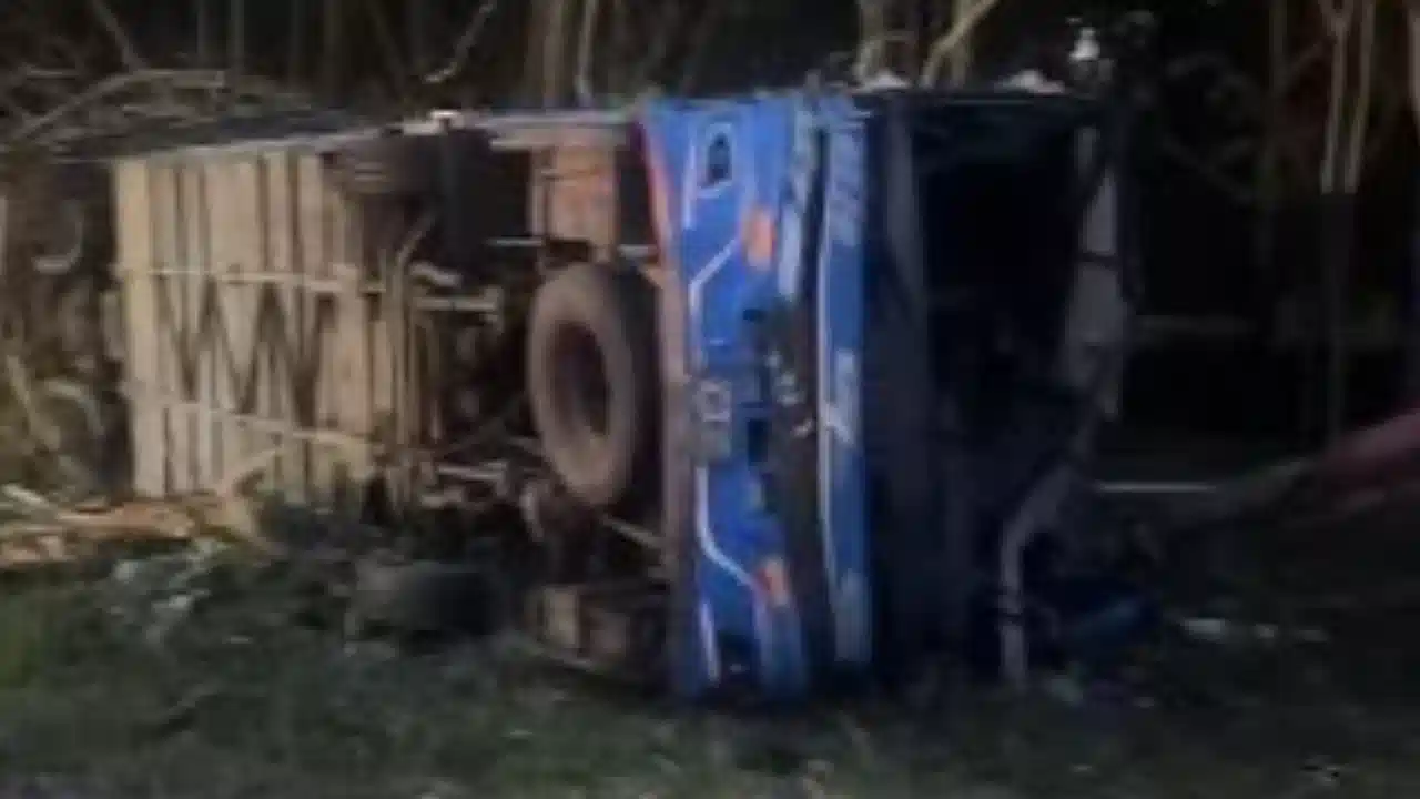 ¡Qué tragedia! Bus terminó volcado en el sector de Payandé y dejó cinco muertos