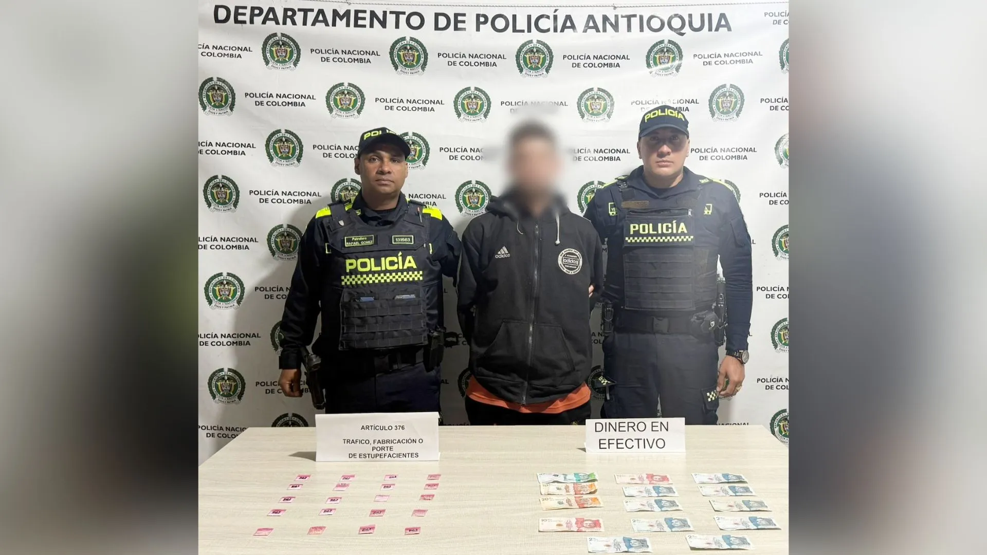 ¡Iba bien cargado! Capturan a hombre con dosis de cocaína en zona comercial de Sonsón