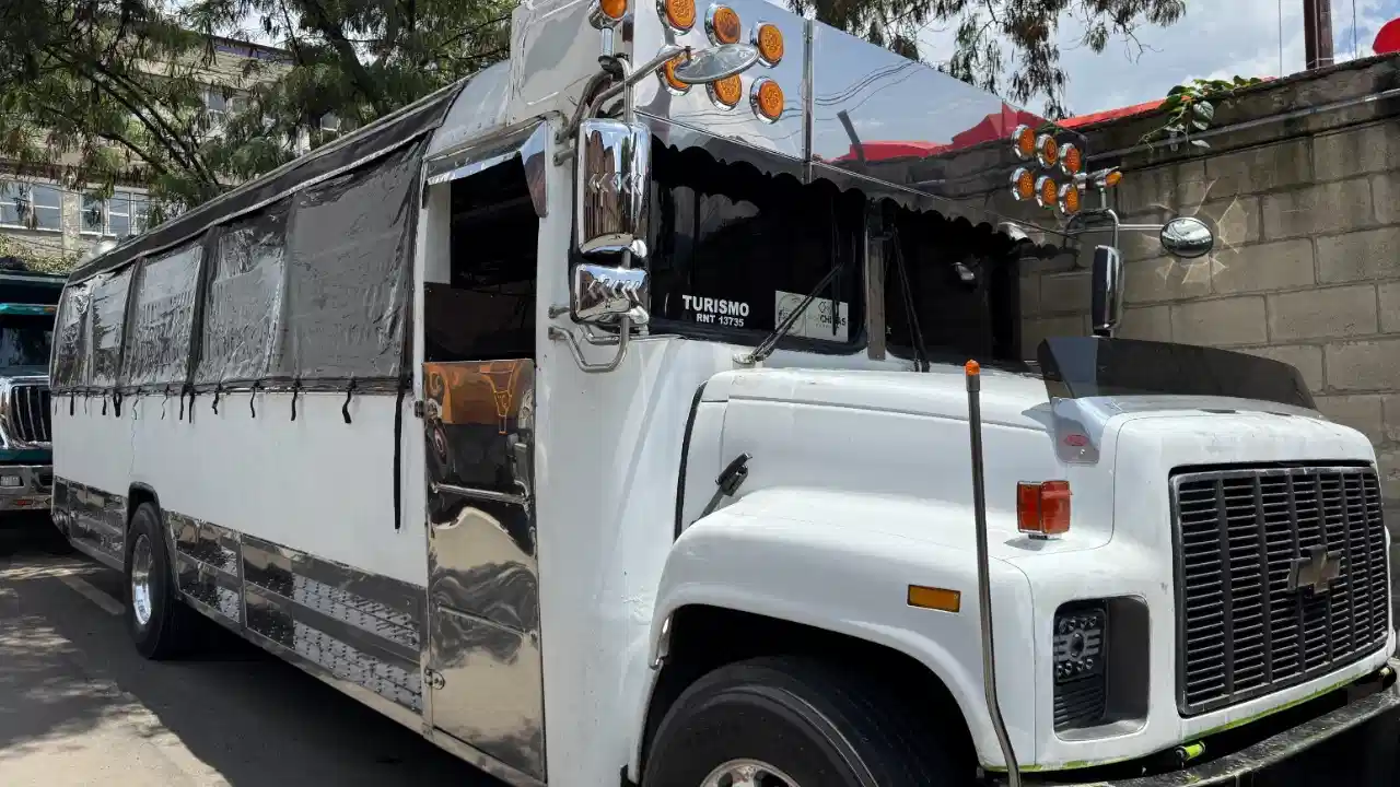 Controles al transporte turístico: Autobús del partido inmovilizado por maniobras peligrosas