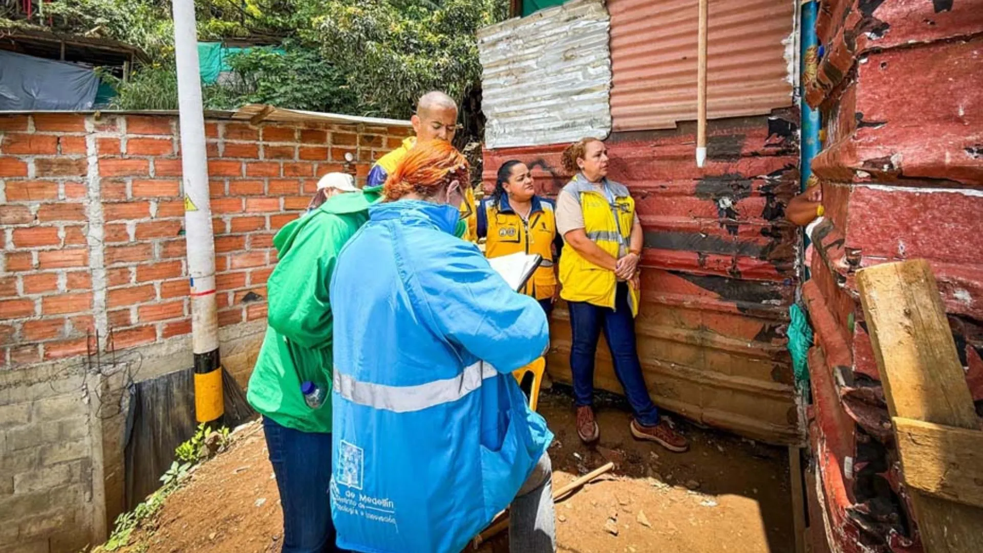 ¡A contrarreloj! Medellín ordena evacuación masiva en Manrique tras tragedia cobró la vida de un menor