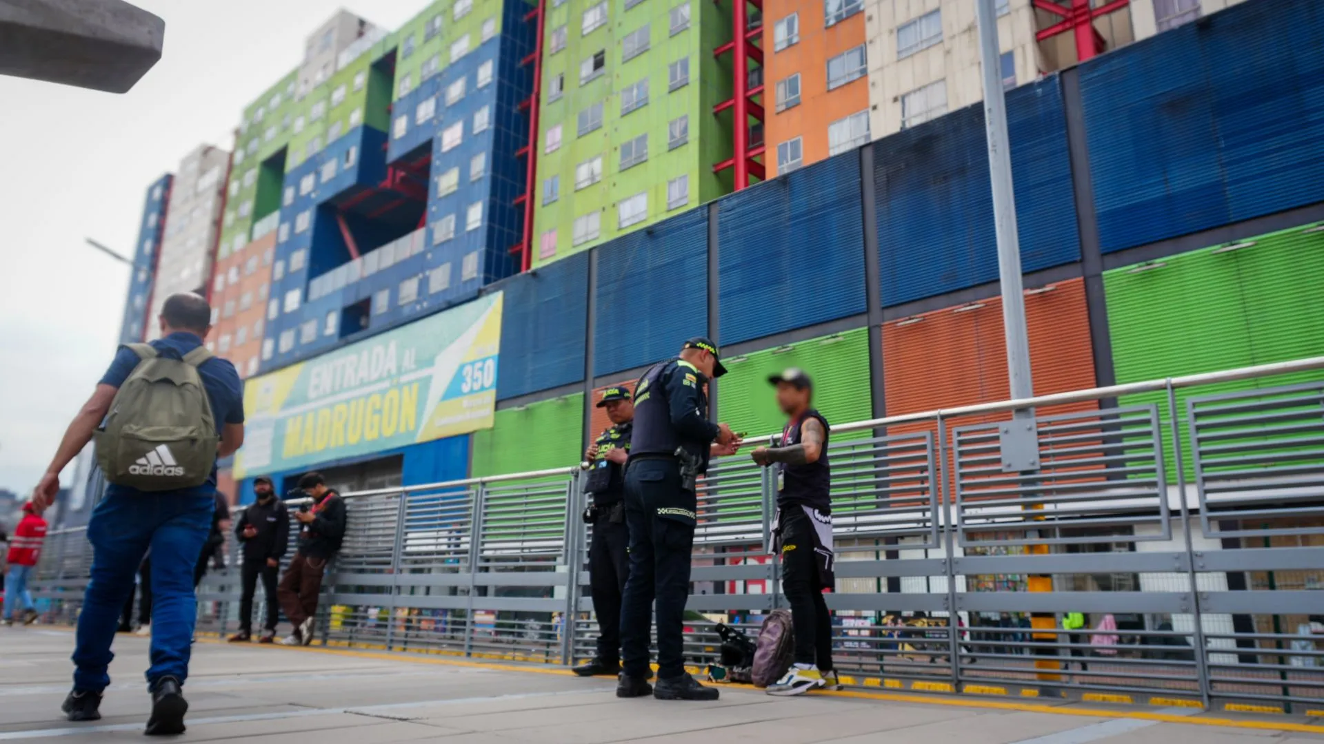 ¡Se tomaron la Caracas! Masivo operativo en TransMilenio deja armas incautadas y varios sancionados