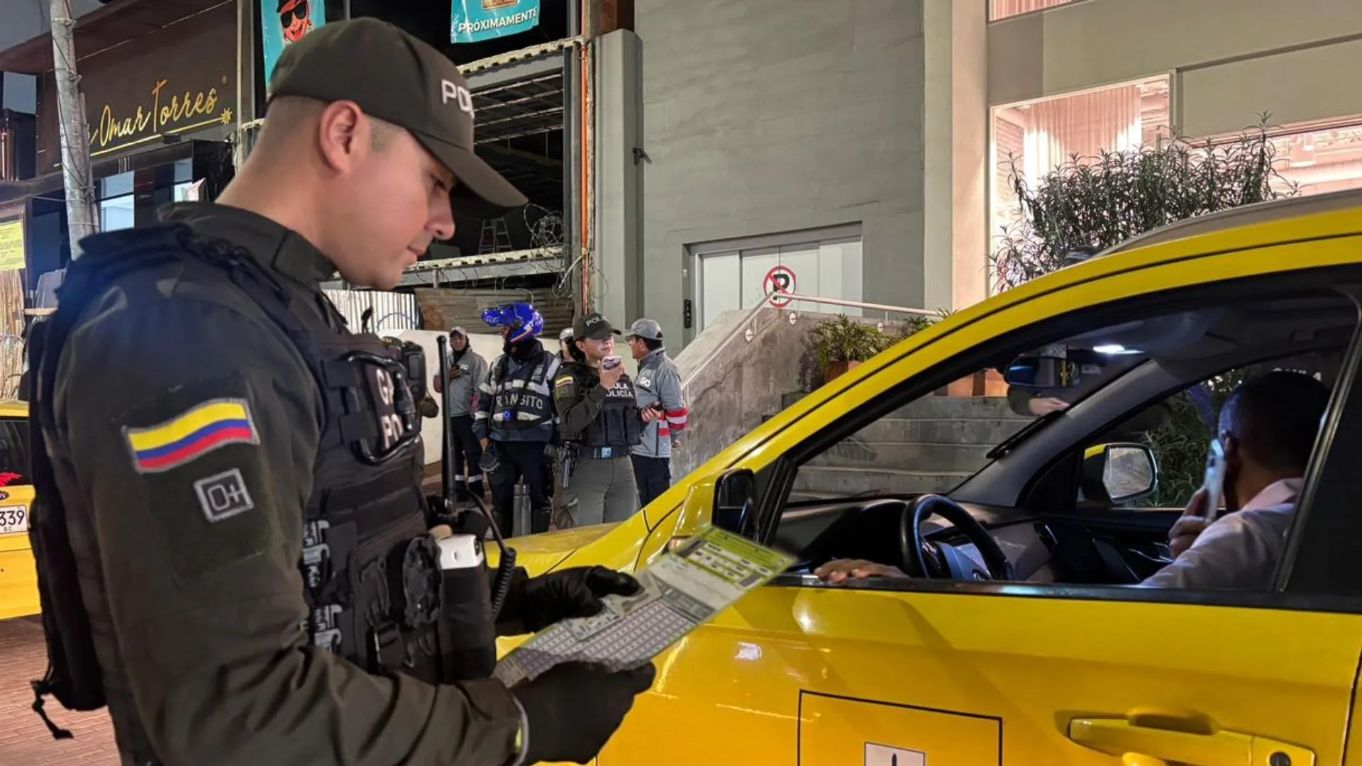¡Una joyita! Cae taxista borracho y con 17 anotaciones en operativo contra el ‘paseo millonario’ en Bogotá