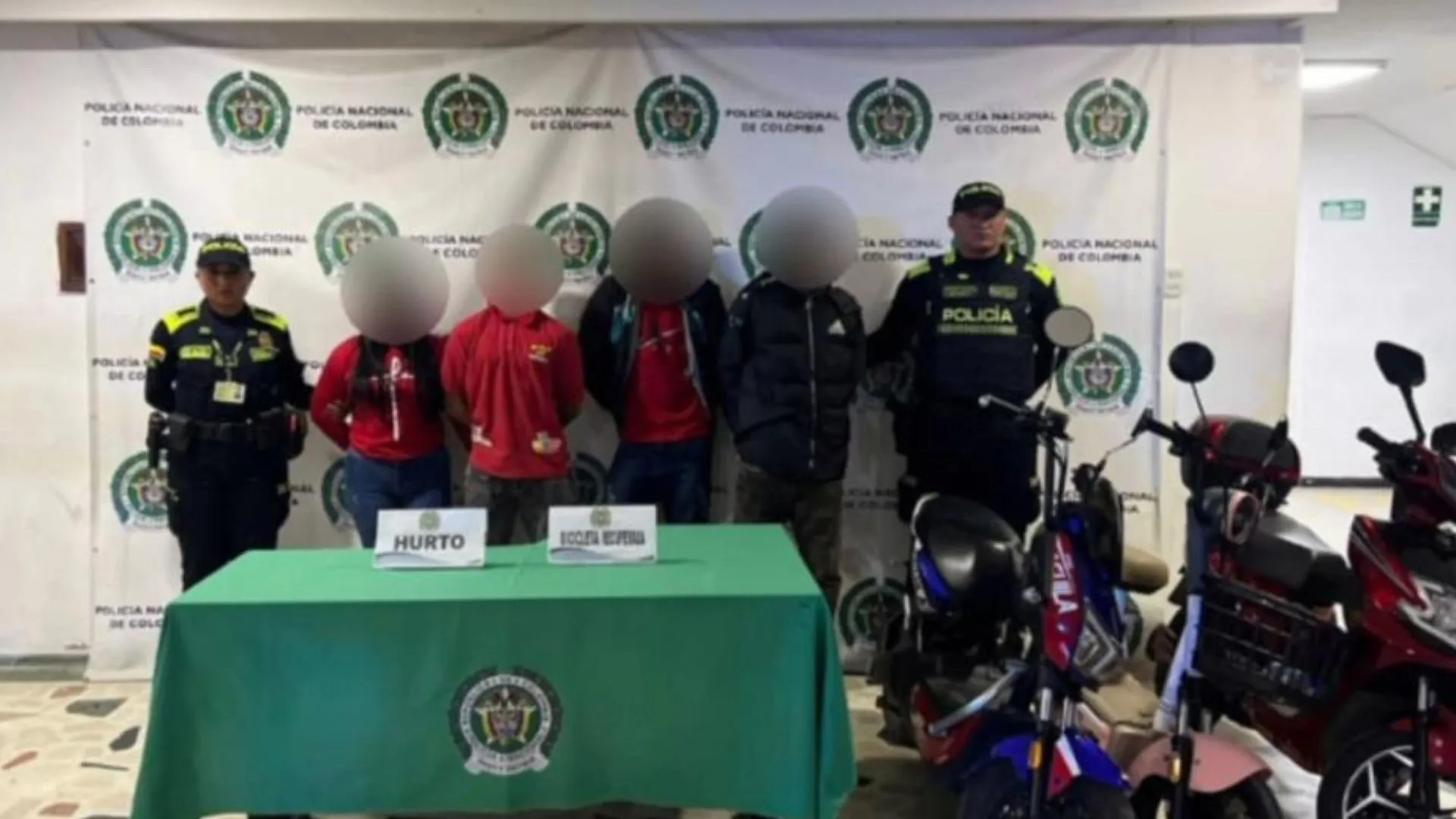 ¡Reincidentes! Capturan a banda de extranjeros que ya tenía antecedentes por robar motos en Bogotá