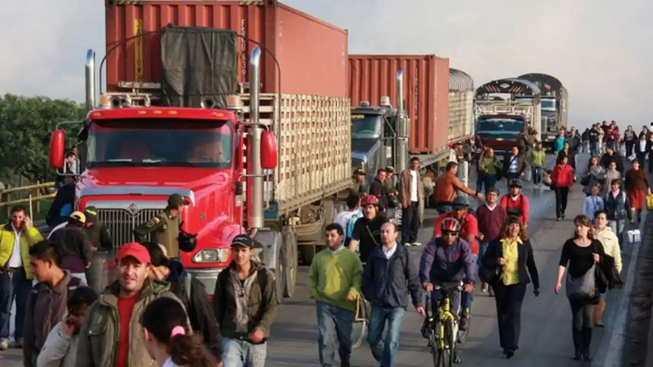 ¡Se frenó todo! Transportadores paran rutas al sur del país por ola de violencia y miedo en carreteras