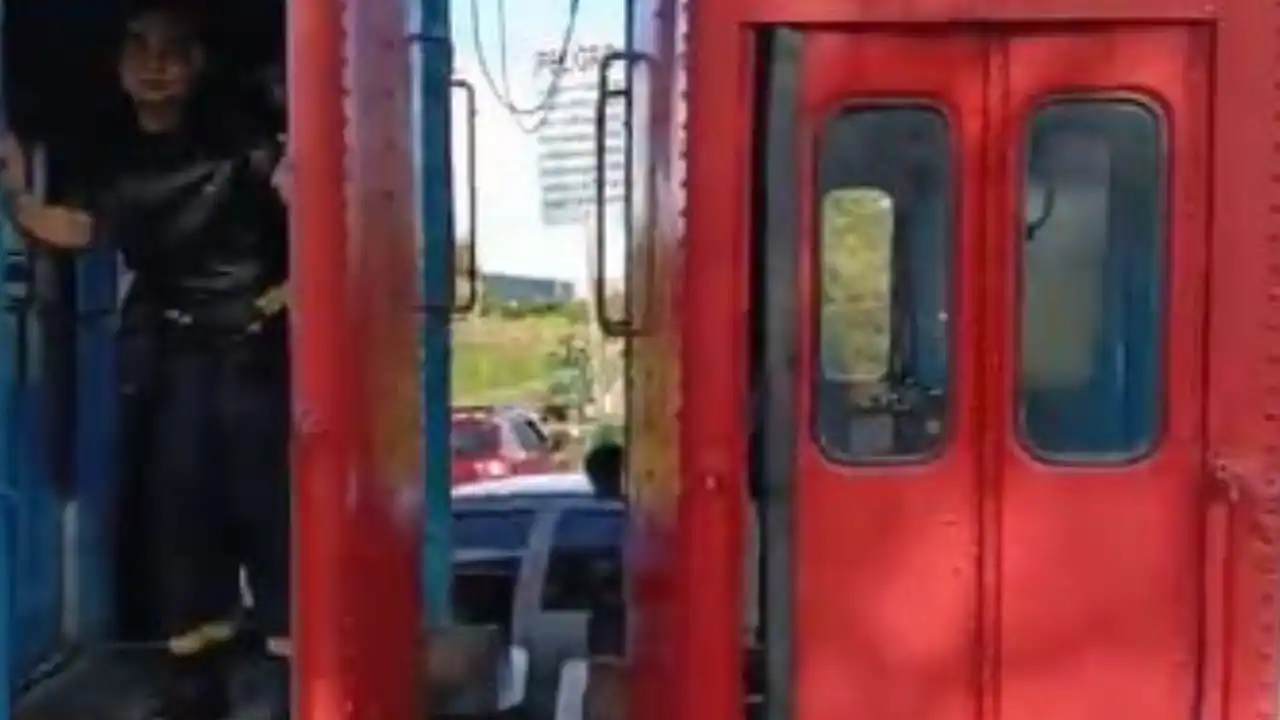 Choque entre el Tren de la Sabana y carro en Bogotá afectó la movilidad