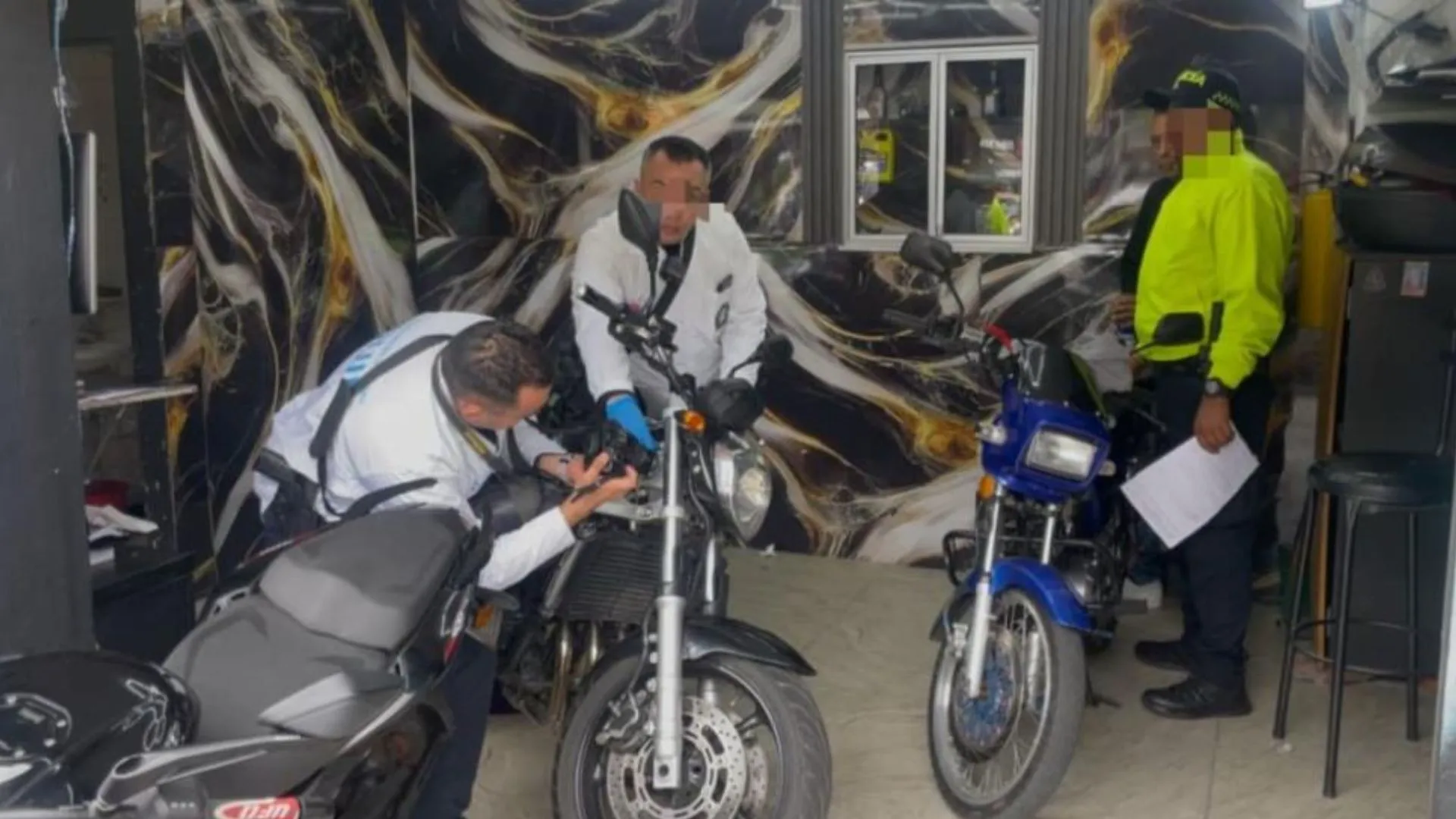 Allanamientos en Bogotá destapan red de venta ilegal de motos y autopartes en cuatro localidades