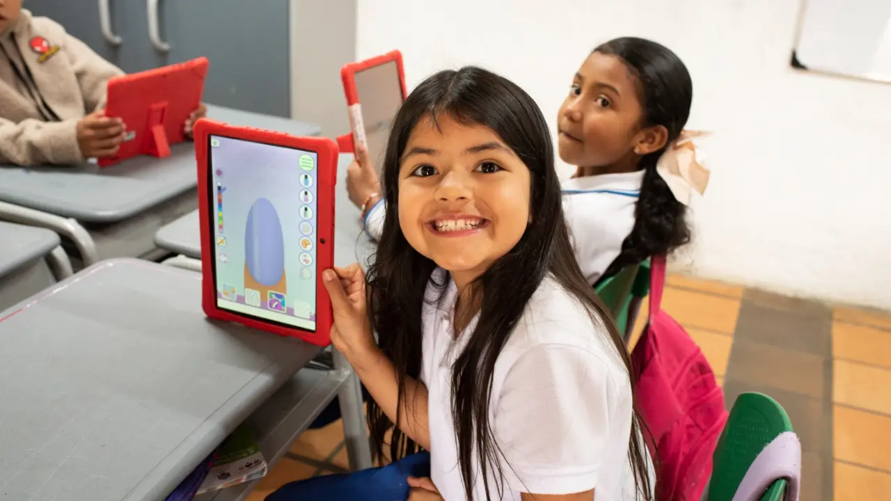 Más de 400 mil personas en la jugada: activan plan para fortalecer la seguridad y convivencia en colegios de Medellín