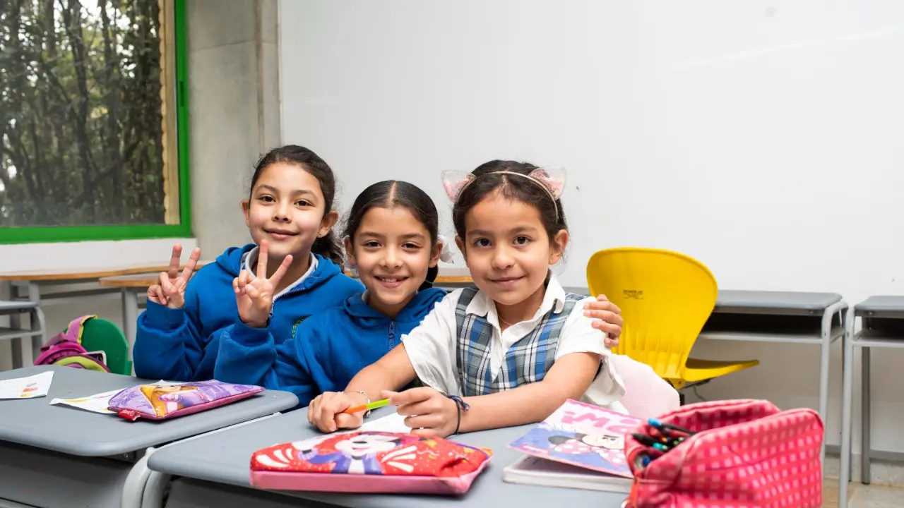 Más de 400 mil personas en la jugada: activan plan para fortalecer la seguridad y convivencia en colegios de Medellín