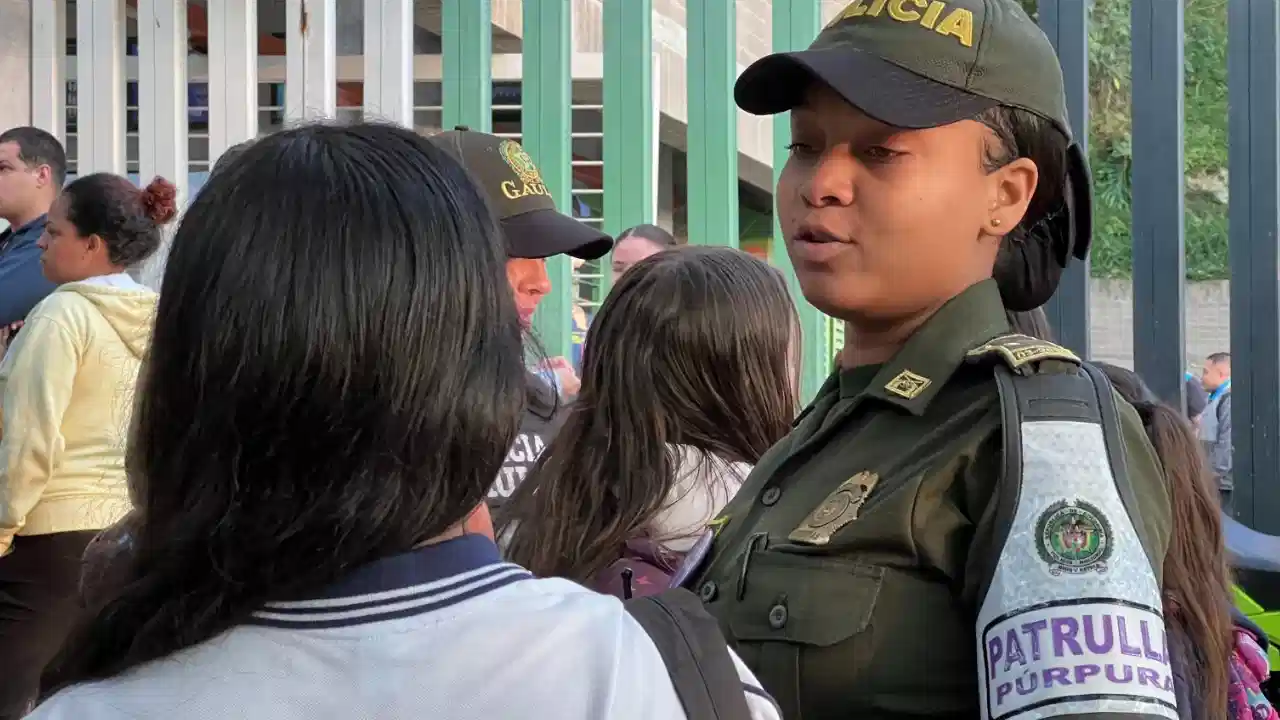 ¡Más vigilancia en colegios! Autoridades intensifican operativos por riñas entre jóvenes