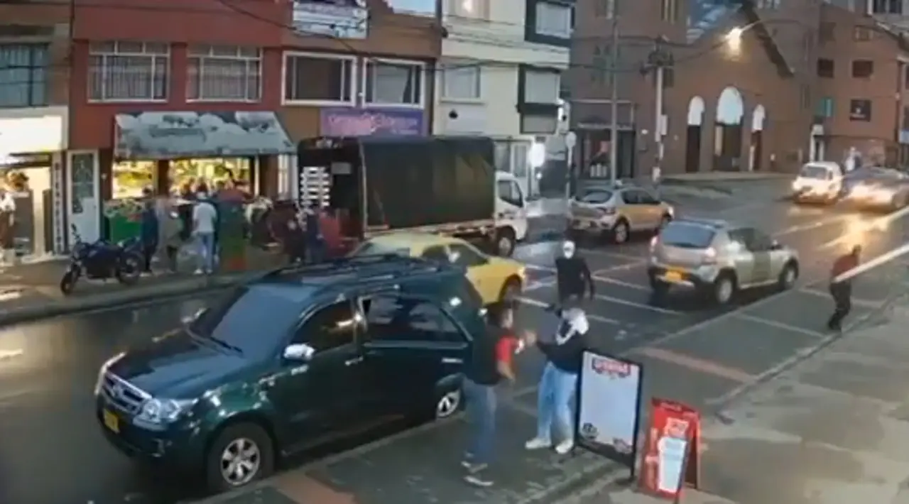 Empresario fue blanco de un brutal atentado sicarial en Bogotá y en video quedó