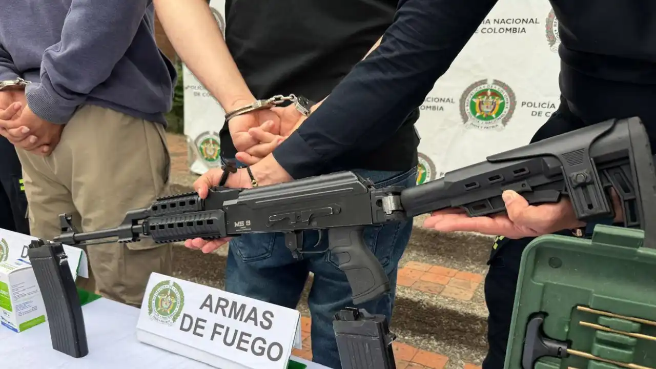 ¡Con el 'fierro' modificado! Capturan a dos presuntos integrantes de 'La Terraza' en Manrique