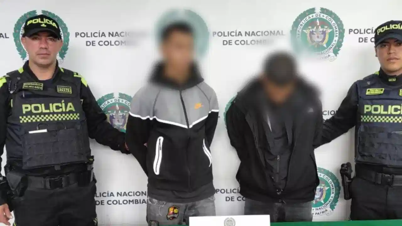 Los pillaron en fuga: capturan a dos hombres tras robo con cuchillo en Bogotá