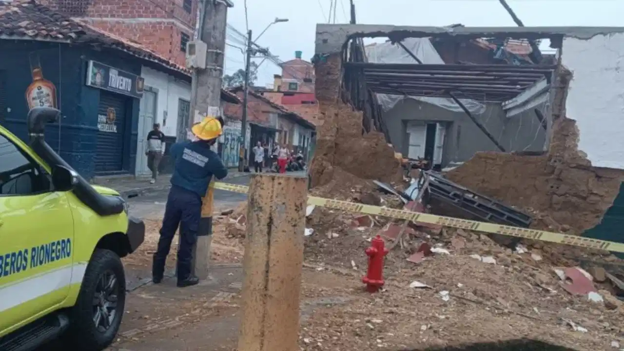 Se vino abajo: colapsa la fachada de una vivienda en Rionegro, Antioquia