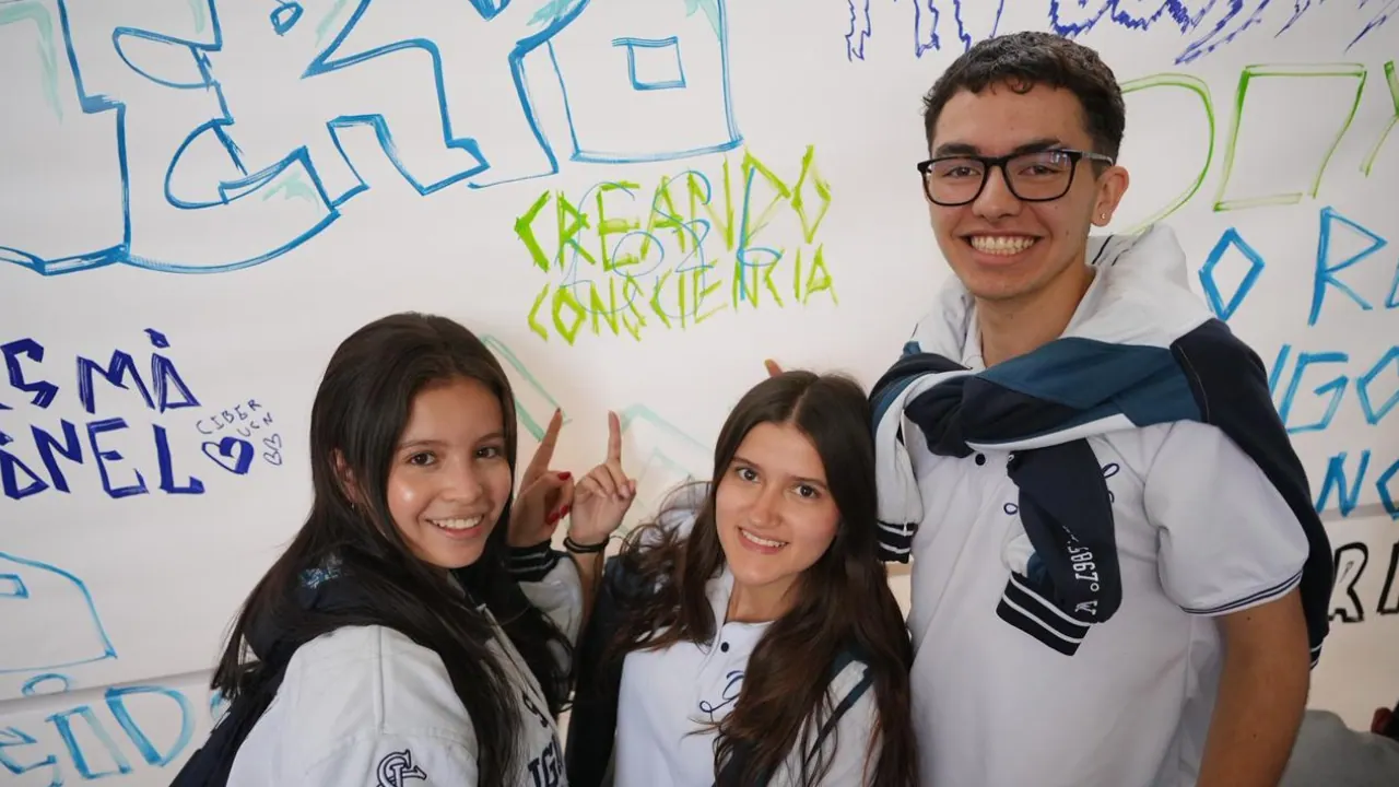 ¡Los estudiantes alzan la voz! Medellín lanza concurso de prevención sexual