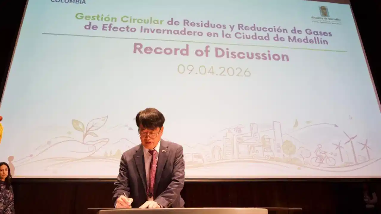 ¡Negociazo con los coreanos! Medellín recibirá una millonada para que la basura deje de ser un problema