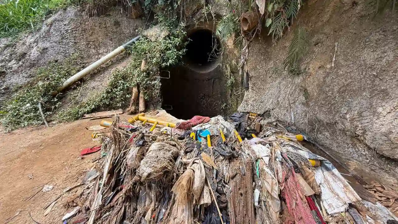 Autoridades realizan monitoreo permanente en Manrique tras desbordamiento de quebrada