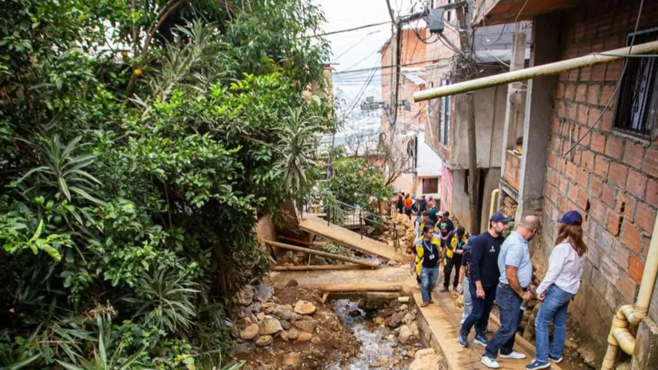 Autoridades realizan monitoreo permanente en Manrique tras desbordamiento de quebrada