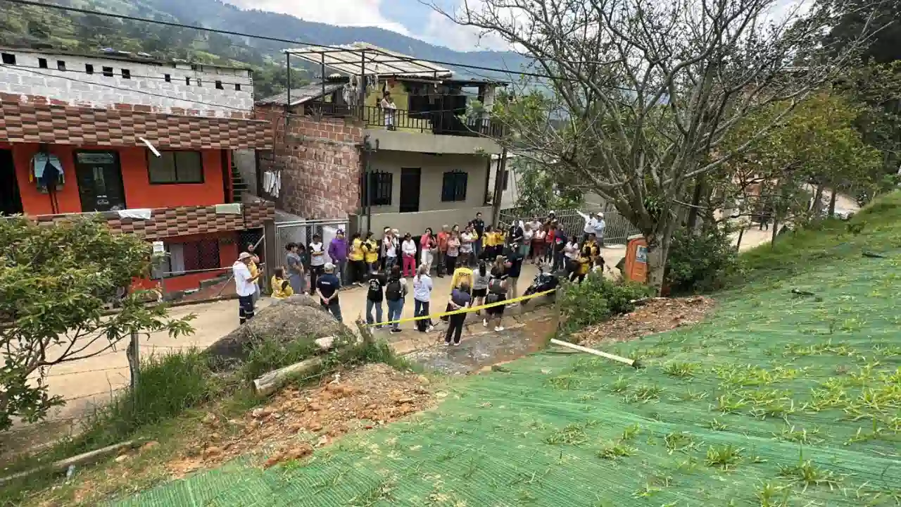 Medellín monitorea 31 puntos críticos por deslizamientos con tecnología geotécnica