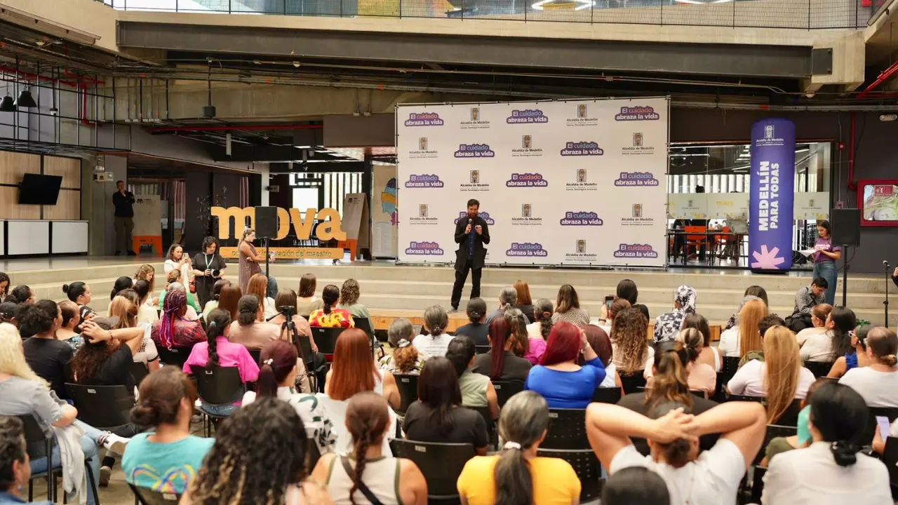 Lanzan programa para promover la autonomía de las mujeres prestadoras de salud en Medellín