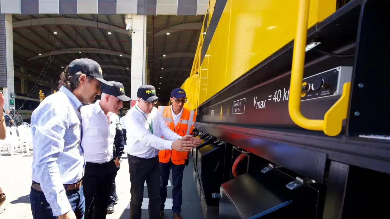 Así es la nueva reperfiladora que cuidará los rieles del Metro de Medellín