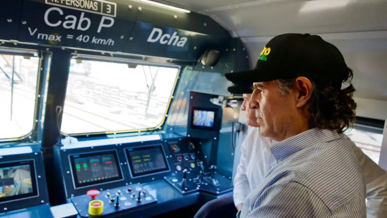 Así es la nueva reperfiladora que cuidará los rieles del Metro de Medellín