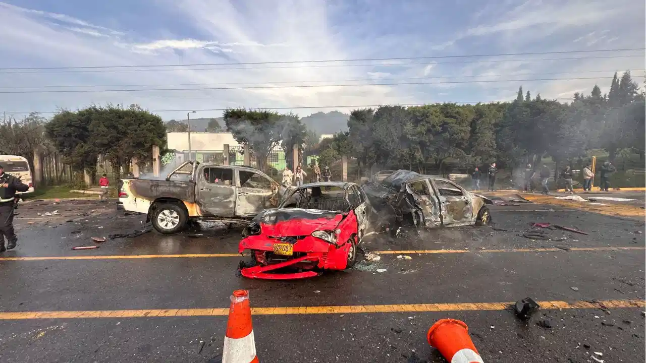 Tragedia en peaje de Cundinamarca: camión sin frenos deja muertos y más de 19 heridos