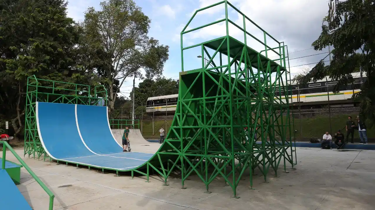 Para rodar mejor: reparan parques de skate en distintos barrios de Medellín