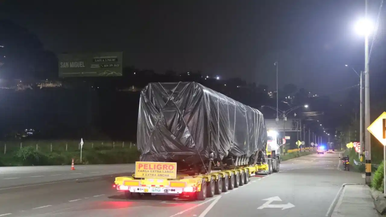 Metro de Medellín recibe nueva máquina para mantenimiento de rieles