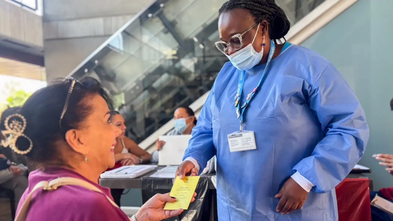 Medellín activa jornada de vacunación masiva con más de 80 puntos