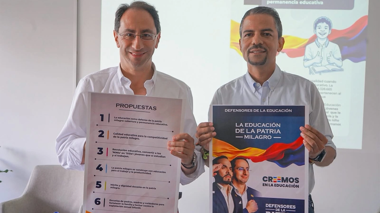 El megáfono contra la deserción: José Manuel Restrepo ratifica su compromiso con la educación sin elecciones 2 2 El megáfono contra la deserción José Manuel Restrepo reafirma su compromiso con la educación a dos días de las elecciones