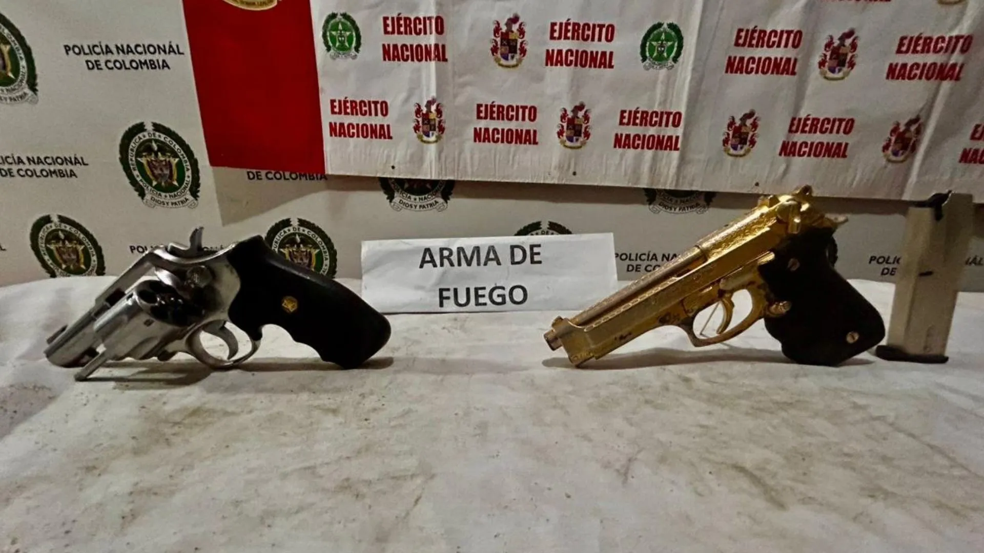 ¡Con las manos en la masa! Capturan a tres del Clan del Golfo con 1.800 cartuchos en Urrao 2 ¡Con las manos en la masa! Capturan a tres del Clan del Golfo con 1.800 cartuchos en Urrao