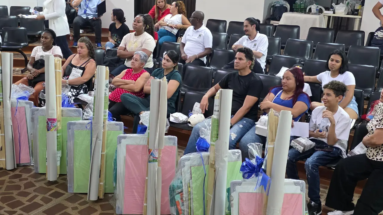 Bello llevará clases a las casas de estudiantes que no pueden asistir al colegio 2 Bello llevará clases a las casas de estudiantes que no pueden asistir al colegio