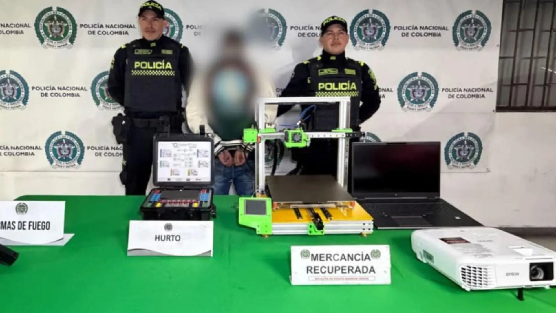 Cayó en Bogotá presunto implicado en robo de $100 millones: recuperaron carro y equipos tecnológicos