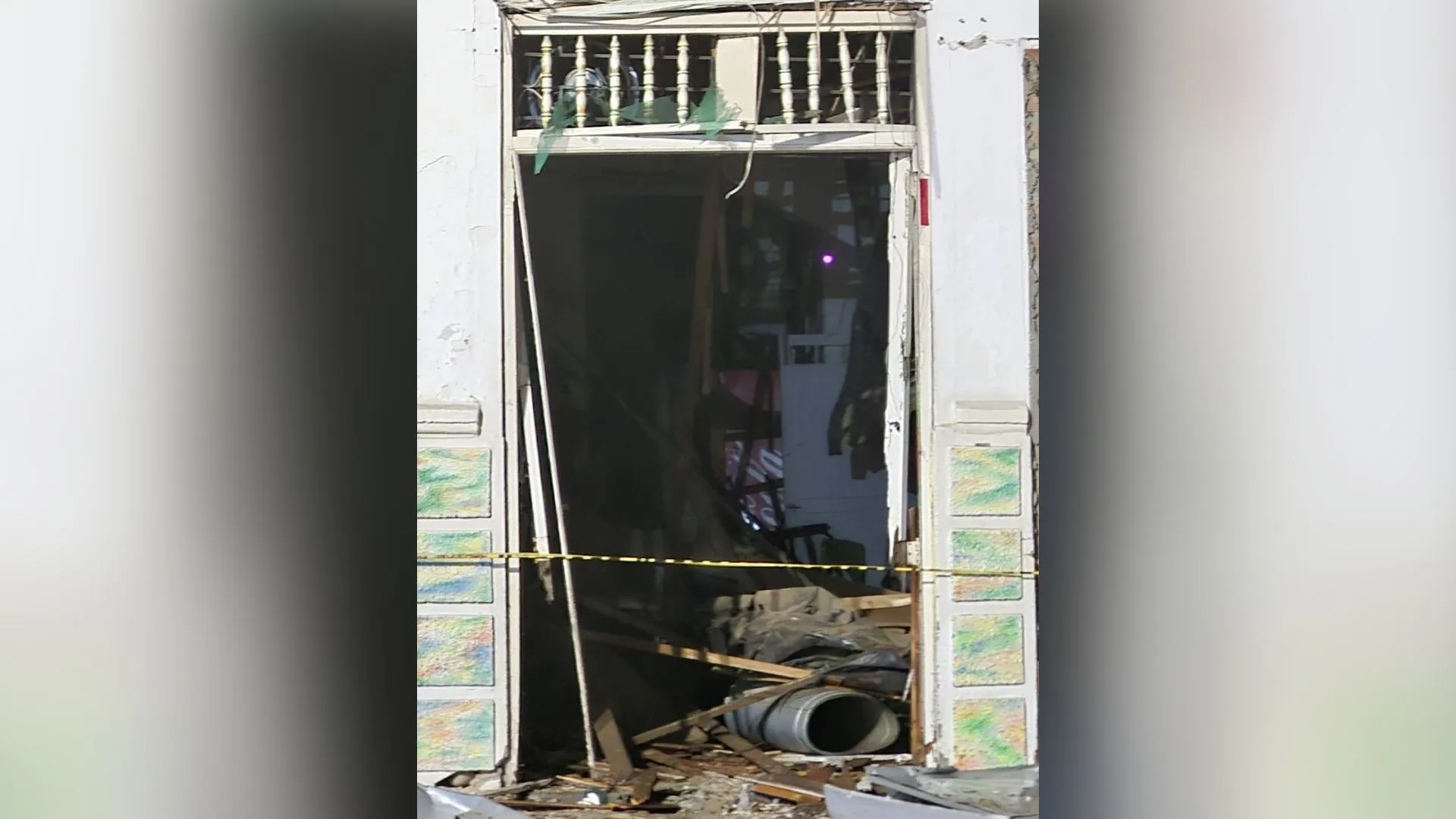 ¡Terror en Carolina del Príncipe! Motociclistas habrían dejado explosivo que detonó en pleno parque principal
