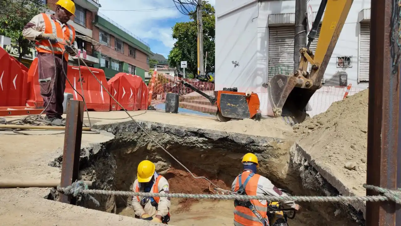 Socavación en el centro de Medellín: EPM finaliza la reparación de la red de alcantarillado en el barrio Los Ángeles