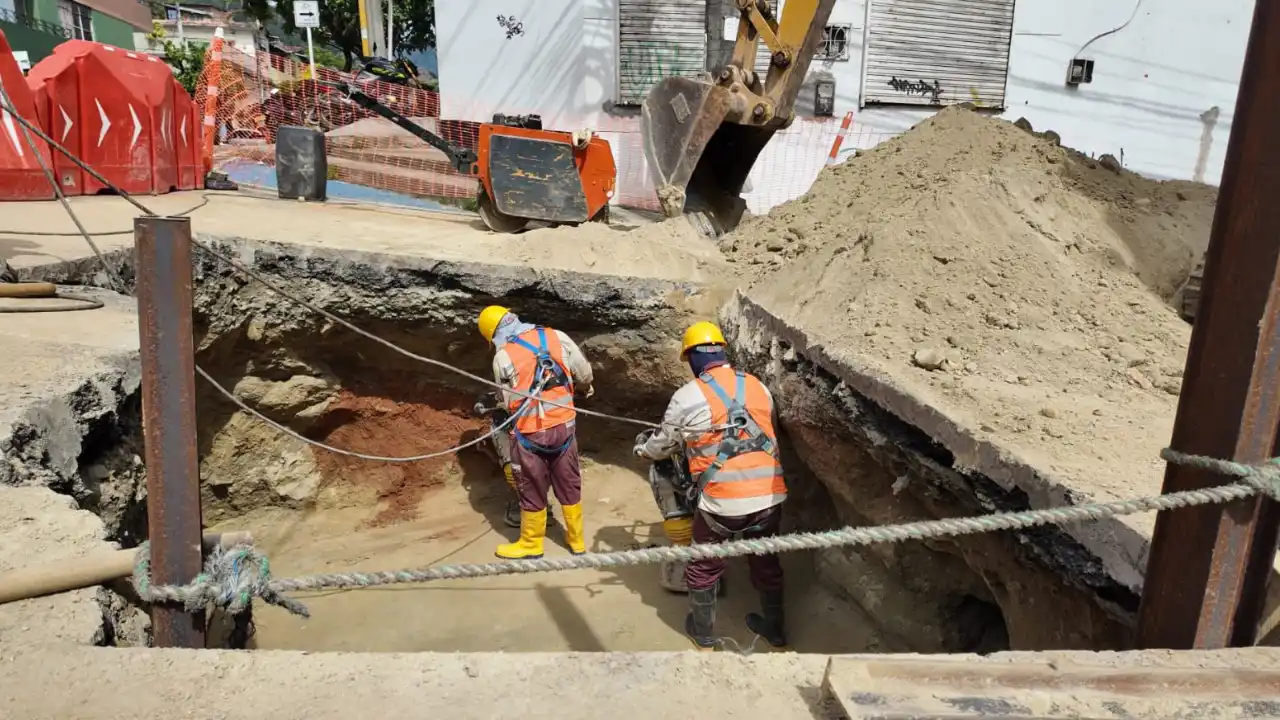 Socavación en el centro de Medellín: EPM finaliza la reparación de la red de alcantarillado en el barrio Los Ángeles
