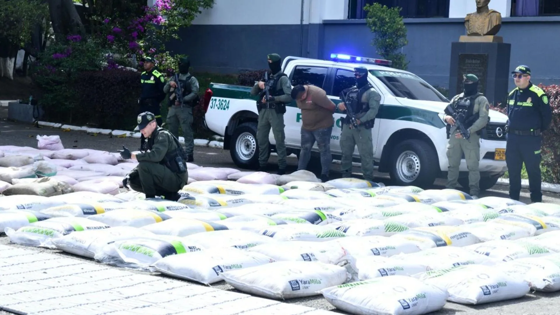¡Arsenal mortal en Medellín! Hallan más de cinco toneladas de explosivos en operativo policial 4 ¡Arsenal mortal en Medellín! Hallan más de cinco toneladas de explosivos en operativo policial