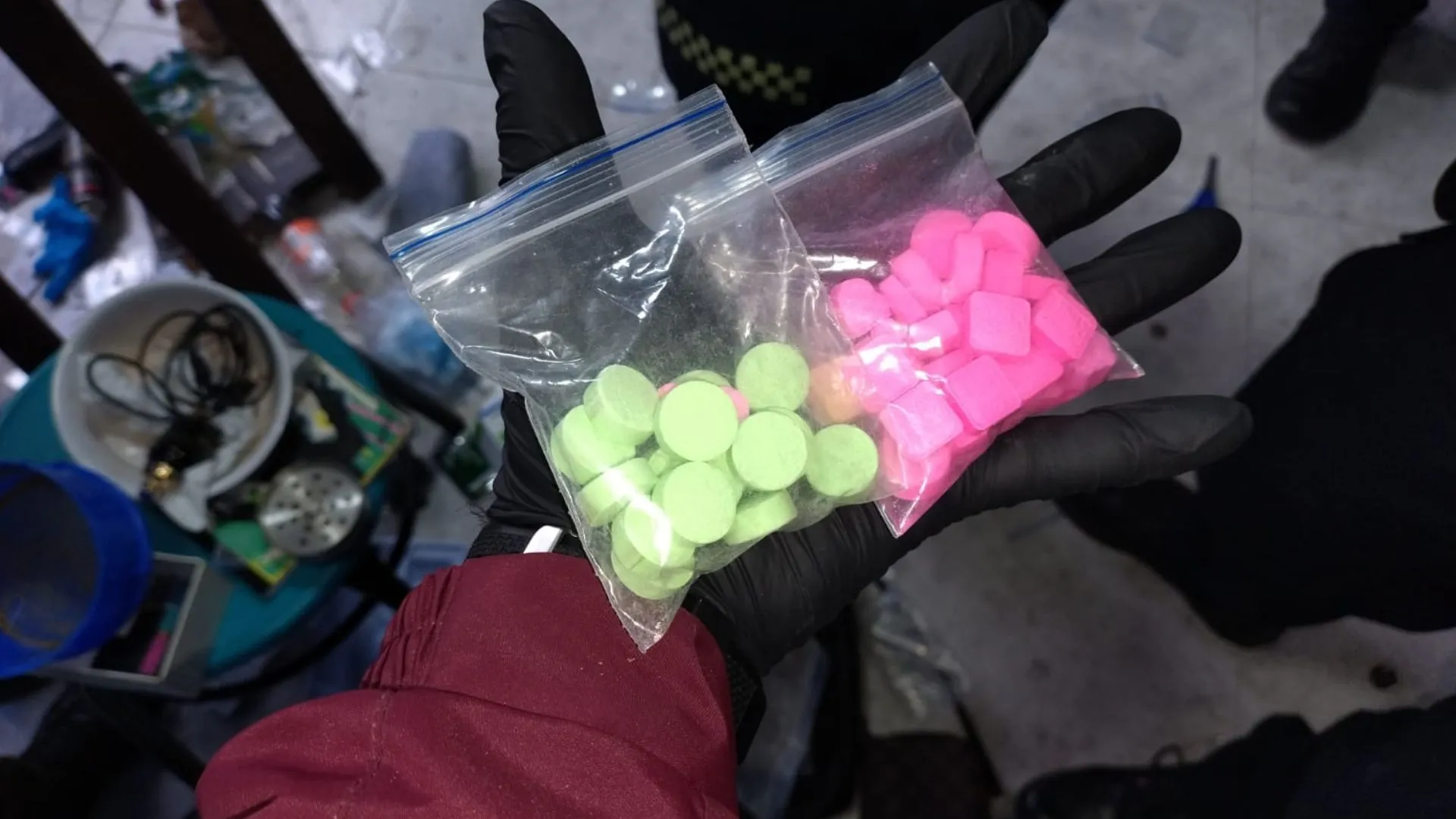 ¡Drogas, armas y celulares robados! Desmantelan fábrica casera de tusi y marihuana en el sur de Bogotá 4 ¡Drogas, armas y celulares robados! Desmantelan fábrica casera de tusi y marihuana en el sur de Bogotá