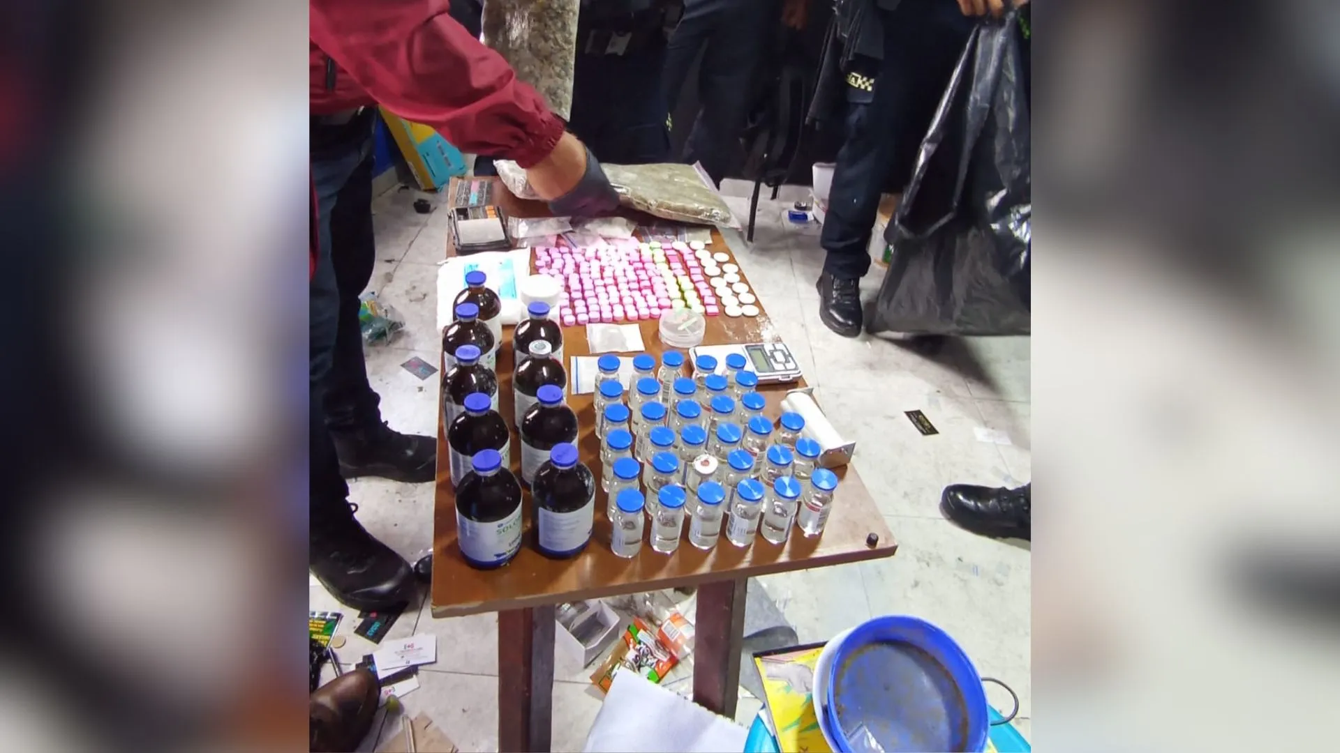 ¡Drogas, armas y celulares robados! Desmantelan fábrica casera de tusi y marihuana en el sur de Bogotá 3 ¡Drogas, armas y celulares robados! Desmantelan fábrica casera de tusi y marihuana en el sur de Bogotá