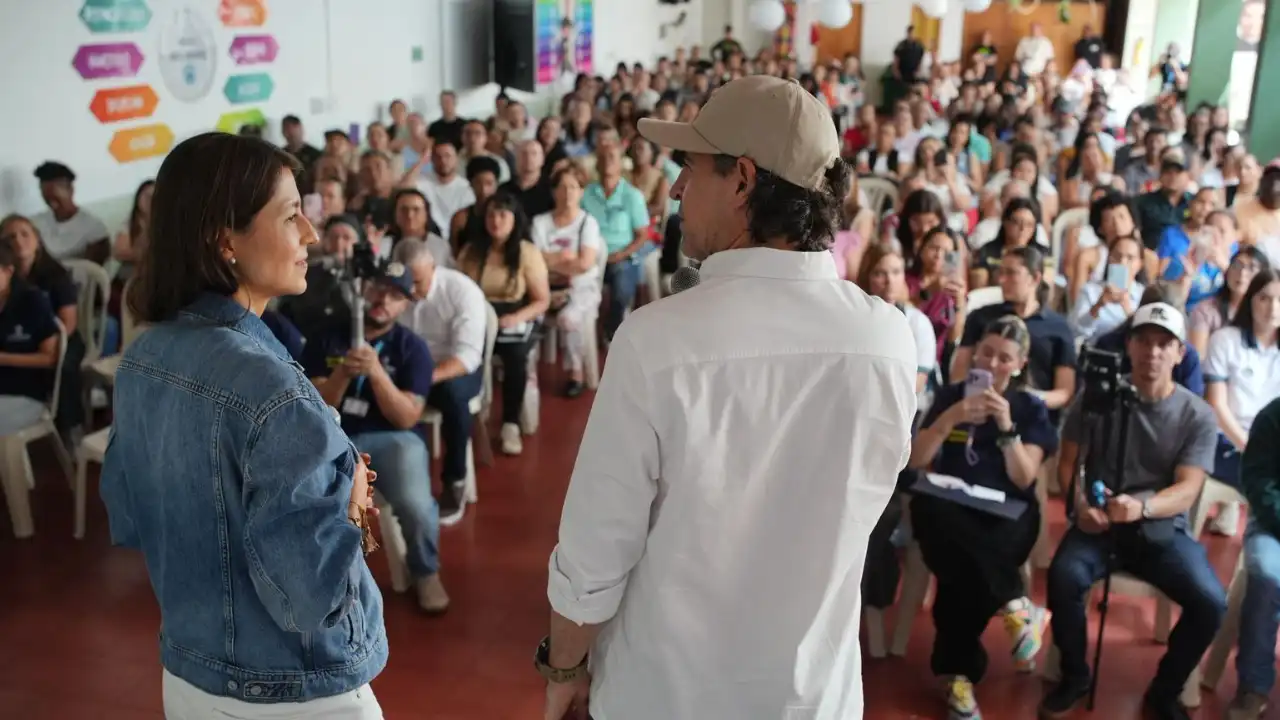 ¡Menos correa y más diálogo! Medellín lanza la Gran Escuela para la Familia contra el maltrato en el hogar 3 ¡Menos correa y más diálogo! Medellín lanza la Gran Escuela para la Familia contra el maltrato en el hogar